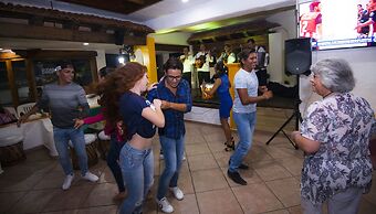 Los Angeles Locos - All Inclusive