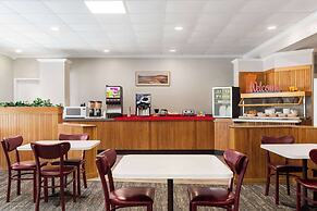 Ramada by Wyndham Richland Center