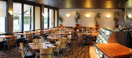 Richmond Henty Hotel