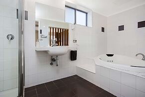 Comfort Inn On Raglan