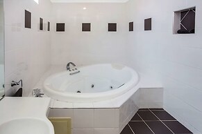 Comfort Inn On Raglan