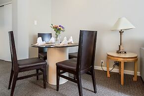 Rosellen Suites At Stanley Park