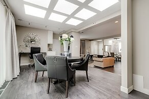 Rosellen Suites At Stanley Park