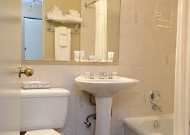 Rosellen Suites At Stanley Park