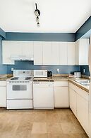 Rosellen Suites At Stanley Park