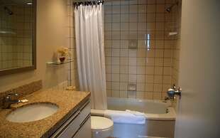 Rosellen Suites At Stanley Park