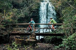 La Cascada Casa Patagónica by DON