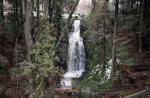 La Cascada Casa Patagónica by DON