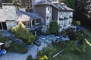 La Cascada Casa Patagónica by DON