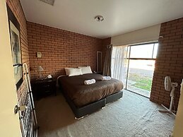 Ceduna East West Motel