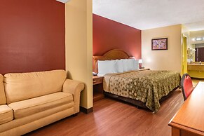 Econo Lodge Inn & Suites Maingate Central