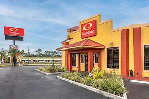 Econo Lodge Inn & Suites Maingate Central