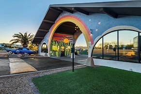 Hotel McCoy - Art, Coffee, Beer, Wine