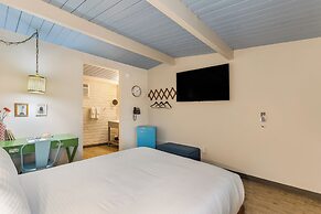 Hotel McCoy - Art, Coffee, Beer, Wine