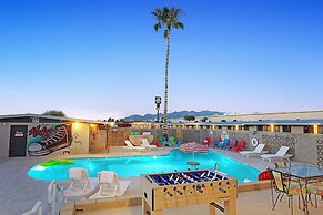 Hotel McCoy - Art, Coffee, Beer, Wine