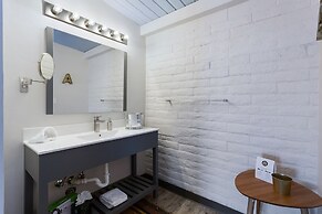 Hotel McCoy - Art, Coffee, Beer, Wine