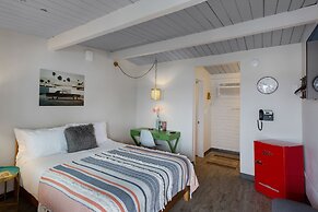 Hotel McCoy - Art, Coffee, Beer, Wine