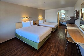 Rodeway Inn & Suites Thousand Palms - Rancho Mirage