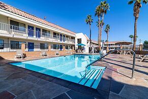 Rodeway Inn & Suites Thousand Palms - Rancho Mirage