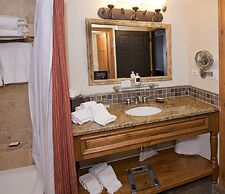 The Pines Lodge, A RockResort