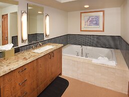 The Pines Lodge, A RockResort