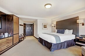 The Pines Lodge, A RockResort