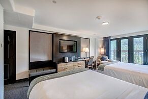 The Pines Lodge, A RockResort