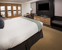 The Pines Lodge, A RockResort