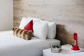 The Elk & Avenue Hotel