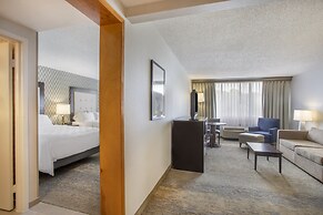 Holiday Inn & Suites Parsippany Fairfield by IHG