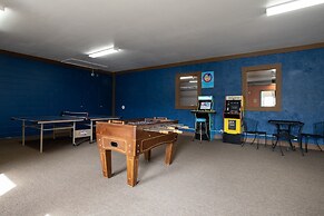 Antler Lodge - Gardiner MT