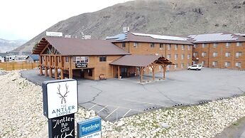 Antler Lodge - Gardiner MT