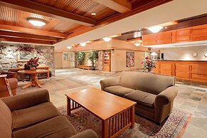 Ramada by Wyndham Pinewood Park Resort North Bay