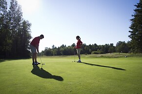 Ramada by Wyndham Pinewood Park Resort North Bay