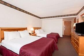 Ramada by Wyndham Pinewood Park Resort North Bay