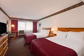 Ramada by Wyndham Pinewood Park Resort North Bay