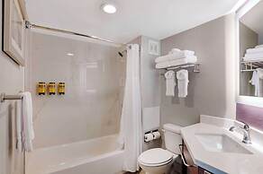 Best Western Plus Commerce Hotel