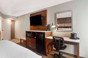 Best Western Plus Commerce Hotel