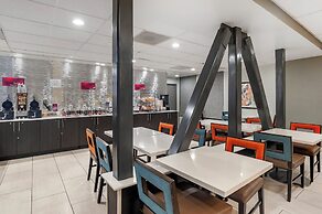 Best Western Plus Commerce Hotel