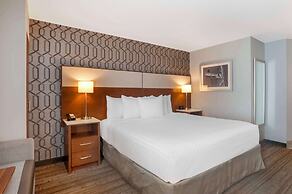 Best Western Plus Commerce Hotel