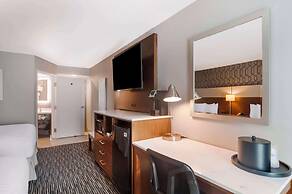 Best Western Plus Commerce Hotel