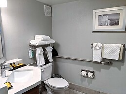 Best Western Plus Commerce Hotel