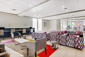 Best Western Plus Commerce Hotel