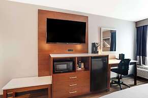 Best Western Plus Commerce Hotel
