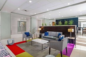 Best Western Plus Commerce Hotel