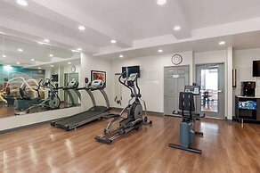 Best Western Plus Commerce Hotel
