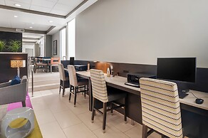 Best Western Plus Commerce Hotel