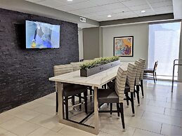 Best Western Plus Commerce Hotel