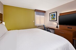 Holiday Inn Express Fairfax - Arlington Boulevard by IHG