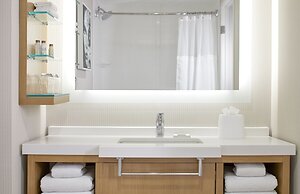 Renaissance Chicago Glenview Suites Hotel